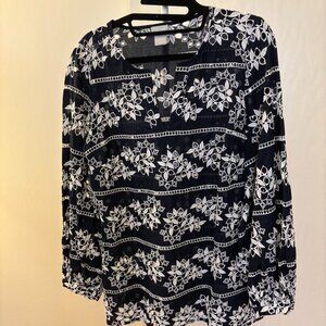 Chico’s White Blue Eyelet Puff Long Sleeve Shirt Top V neck Sleeve Size 0